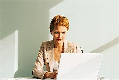 骂归骂吃归吃！《怪物猎人：荒野》在线人数重回Steam前十